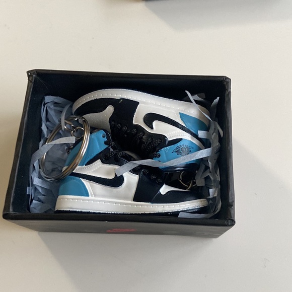 Mini Nike Jordan Sneaker Keychain - Picture 5 of 5